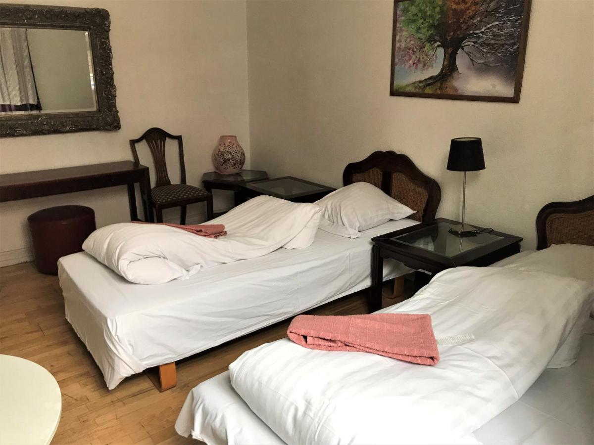 Chambre Lits Jumeaux avec Salle de Bains Commune
